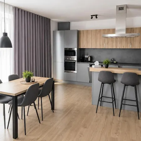 8-apartman S Terasou Nad Mestom - Atrium Living * קושיצה