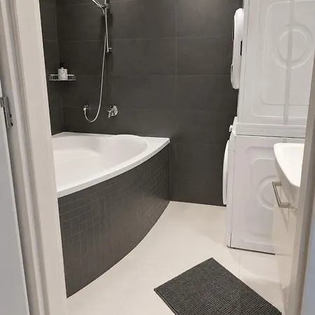 8-apartman S Terasou Nad Mestom - Atrium Living דירה